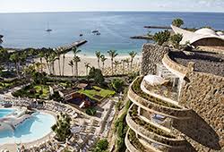 He wanted to recreate the look and feel of a caribbean beach on gran canaria and to do so he imported over 1000 tons of white sand from the bahamas. Anfi Beach Club