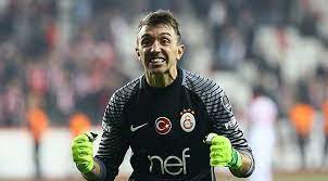 Galatasarayımız'ın uruguaylı kalecisi fernando muslera 25 olan forma numarasını 1 numaralı formayla değiştirdi. Muslera Umarim Daha Cok Bu Forma Icin Oynarim Galatasaray Futboo Com