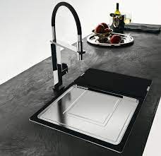 Düşen mutfak evyesini yapıştırmadan önce mutlaka lavabo yada mermerin alt kısımlarının ıslak yada nemli olmadığından emin olmalısınız. I Evan Com Tr