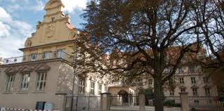 Hans Adlhoch Schule