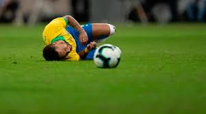 Assista ao vídeo e veja léo ortiz cantando. Neymar E Cortado Da Selecao Apos Sair De Campo Com Nova Lesao Jornal Da Manha 48 Anos