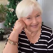 How many people have friends from 20 years ago?