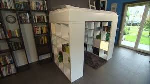 Aus Einem Ausgedienten Ikea Regal Bauen Unsere Profi Heimwerker Ein Gemutliches Aus Einem Ausgedienten Ikea Regal Bauen Unser In 2020 Ikea Regal Ikea Loft Loft Betten