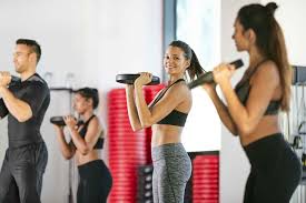 Cette vidéo traite de nouveau cours de body balance (77) par béatrix et fabien. Cours Les Mills Body Balance Travail De L Equilibre En Salle De Sport