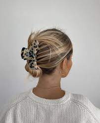 6 360 Mentions J Aime 97 Commentaires Fashion Inspiration Modeblogg Sur Instagram Trend Alert Claw Clip Hair Styles Aesthetic Hair Clip Hairstyles
