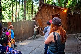 You can take an interactive tour of the main attraction and experience the many physical and optical sensations. Mystery Spot Bei Santa Cruz California Southwestler