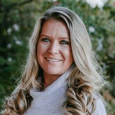 Caitlin Maxwell's Instagram, Twitter & Facebook