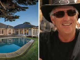 Iconic Melbourne designer Joe Saba snaps up fashionable new pad