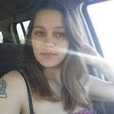 Leslie Grim's Instagram, Twitter & Facebook