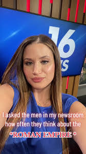 Juliette Smith's Instagram, Twitter & Facebook