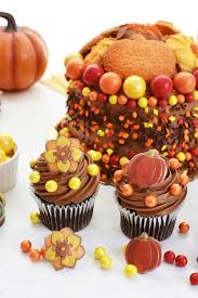 Even people who don't like pumpkin love these cupcakes. Easy Thanksgiving Cake Decorating Ideas Savvy Saving Couple