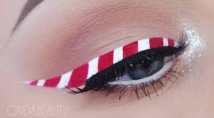 Dieser Trend Ist Etwas Fur Das Kind In Uns Das Weihnachten Uber Alles Liebt Statt Klassischer Katzenaugen Make Up Augen Eyeliner Rot Weiss Schminken Karneval