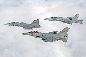 A mision to train the aa combat , f18 vs f16 voice based, you do not need to use the atc (nevada theater) subscribe to my youtube channel www.youtube.com/c/revientorreborn. Pilots Of 7 Rival Fighter Aircraft Types Describe Dogfights Against F 16s Hush Kit