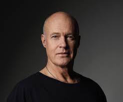 Varje vecka lär de sig nya danser i 15 säsonger har let's dance samlat sverige framför glittrande underhållning fyllt av dansanta kända personer, en och annan oanad talang och. Stefan Sauk Imdb