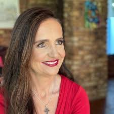 Lauren Rumble's Instagram, Twitter & Facebook