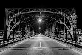 Maybe you would like to learn more about one of these? Munchen Hackerbrucke Foto Bild Munchen Nacht Sw Bilder Auf Fotocommunity