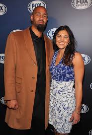 Now with so many new apps available, and translation technology, you can always meet people. Twins Da Ex Us Torhuterin Hope Solo Ist Mama Geworden Promiflash De