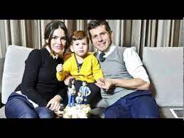 2009 yılında atv kanalı bünyesinde spor yorumculuğuna başlamıştı. Emre Belozoglu Ve Esi Tugba Gurevin Ve Cocuklari Youtube