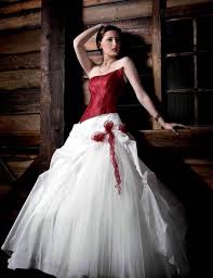 Hochzeitskleid loreen gr 40 farbe ivory eur 38000. Rot Weisses Brautkleid Unique Brautkleid In Rot Bedeutung Der Farbe Und Tipps Fur Brautkleid Gunstige Hochzeitskleider Verfuherische Brautkleider