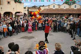 Hay juegos tradicionales para niños, también considerados juegos folclóricos, a los que han los juegos tradicionales se realizan sin ayuda de juguetes tecnológicamente complejos, sino con el propio cuerpo o juegos tradicionales:tulipán. Los 25 Juegos Tradicionales Mexicanos Mas Populares