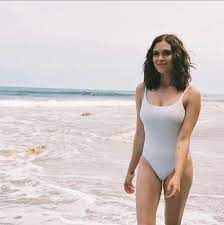 1) Eliza enjoying a day at the beach! : ElizaTaylor | Eliza taylor,  Beautiful celebrities, Female actresses