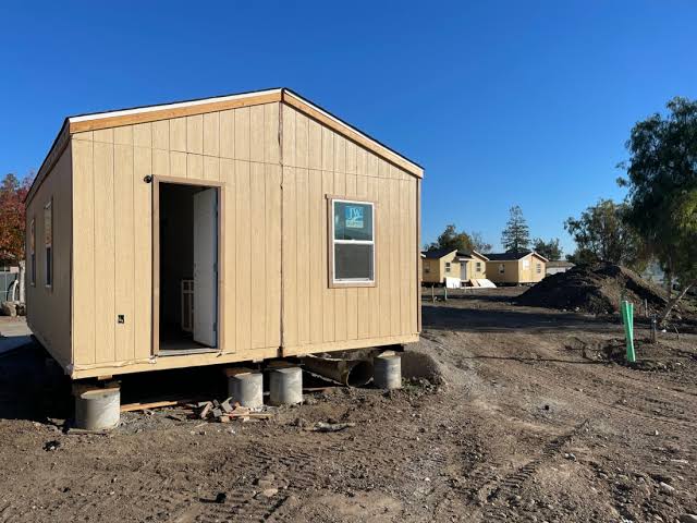 Tiny House village for homeless families taking shape in Hollister |  BenitoLink