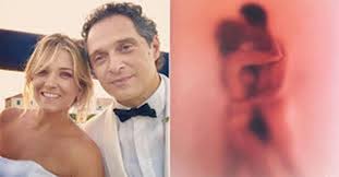 Si sono fatti la promessa più grande lontano da tutti forse per proteggere una storia criticata e contesa fin dal suo inizio, o forse lo hanno fatto, semplicemente. Rimossa La Foto Hot Che Ritraeva Francesca Barra E Claudio Santamaria