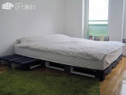 Let's look at one example that illustrates how easy it is to put a bed frame together while making good use out of some material that is just sitting. Pallet Bed How To Craft It 1001 Pallets