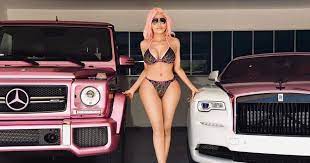 Dencia is a cameroonian singer and entrepreneur. Dencia Says She Is Richer Than Every African Celebrity As She Drags Burna Boy In Trending Tweets