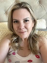 Melissa Dipietro's Instagram, Twitter & Facebook