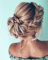 Idee Coiffure Description Attache Cheveux Courts Attacher Cheveux Courts Coiffure Demoiselle D Honneur Coiffure Mariee