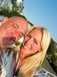 Sarah Dora (@sarahdoraofficial) • Instagram photos and videos