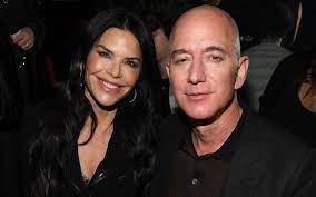 Lauren wendy sanchez is an emmy award winning american news anchor and the girlfriend of departing amazon boss jeff bezos. Properties Politics And A New Girlfriend Jeff Bezos Lived His Best Billionaire Lifestyle In 2020