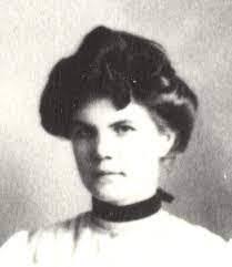 Elsie Ogden's Instagram, Twitter & Facebook