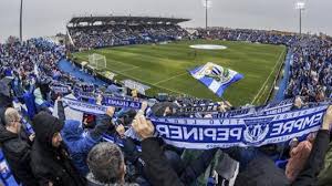 يوجد ملعب ألفريدو دي ستيفانو في مكان خاصٍ جدا، داخل مدينة ريال مدريد الرياضية، إذ يقع في قلب مجمع المرينجي الذي تتسع مساحته لـ 120 هكتارا. Ø±ÙŠØ§Ù„ Ù…Ø¯Ø±ÙŠØ¯ ÙŠØ³ØªÙƒÙ…Ù„ Ø¨Ø§Ù‚ÙŠ Ù…Ø¨Ø§Ø±ÙŠØ§ØªÙ‡ Ø¹Ù„ÙŠ Ù…Ù„Ø¹Ø¨ Ø£Ù„ÙØ±ÙŠØ¯Ùˆ Ø¯ÙŠ Ø³ØªÙŠÙØ§Ù†Ùˆ Ø¨ÙˆØ³ØªØ± Ù†ÙŠÙˆØ²