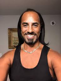 Jackson sings to a fan at a Twilight event