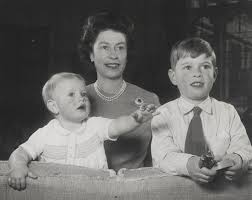 Enkel prinz william zu besuch. Pin Von Goldstein Auf Konigin Elizabeth Und Prinz Philip In Kinder Tagen Prinz Philip Prinz Kinder