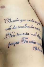 Salmo 23 Tatuagem Tatuagem Costela Masculina Tatuagem Escrita Na Costela A tatuagem masculina na costela é uma escolha certeira para homens que querem ficar mais estilosos e bonitos. salmo 23 tatuagem tatuagem costela