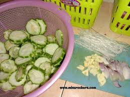 Yuk simak cara membuat pola baju di sini. Sup Sayur Petola Bersama Suhun Membangkitkan Selera Anak Anak