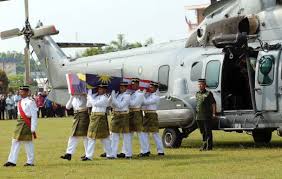 Terdapat pelbagai kemungkinan yang berlaku dan disebabkan itulah penumpang diminta untuk memakai tali pinggang keledar ketika pesawat melakukan penerbangan. Jenazah Pembantu Juruterbang Mh17 Tiba Di Teluk Intan