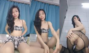 【施施】反差婊騷母狗_道具自慰足交無套啪啪狂射一身！_1