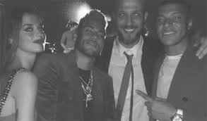 According to our records, she has no children. Elif Aksu Kimdir Neymar La Ask Yasiyor Mu Sevgilisi Kim