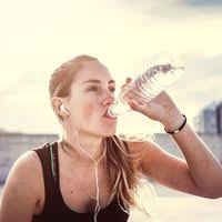 7 Grunde Warum Du Regelmassig Warmes Wasser Trinken Solltest Fit For Fun