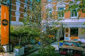Die ganze location für die hochzeit mit urbanem feeling vielleicht? Caf Restaurant Frida In Hamburg