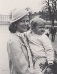 Herzogin meghan und prinzessin madeleine gehören eindeutig zu den schönsten royals europas. 210 Prinzessin Madeleine Aus Kinder Und Jugendzeit Ideen In 2021 Prinzessin Madeleine Prinzessin Madeleine