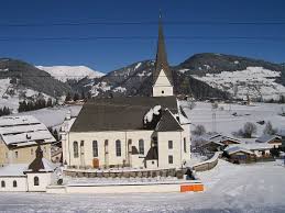 Und wirbt damit, das größte bauernhofdorf salzburgs zu sein. Subor Pfarrkirche Embach Sudseite Gemeinde Lend Salzburger Land Jpg Wikipedia
