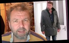 The presenter shared a photo of. Martin Roberts Found Baffled Man Left Behind In Homes Under The Hammer Property News Need News