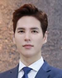 여론조사업체 리얼미터는 17일 2018년 12월 2주차 주간집계에서 문재인 대통령 국정수행 지지율. J L9fbaxecb1nm