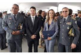 Apaixonado pela minha profissão e pelo ciclismo !!! Ao Lado De Autoridades Nacionais Juiza Ruth Menegatti Recebe Condecoracao Da Pm Cidades Noticias Siga Mais