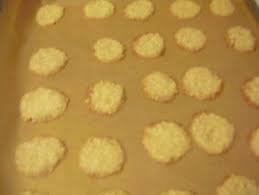 Das Perfekte Knusprige Mandelplatzchen Rezept Mit Bild Und Einfacher Schritt Fur Schritt Anleitung Alle Zutaten Miteinander Mandelplatzchen Platzchen Rezepte